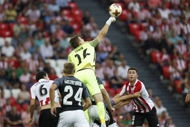DAVID S BUSTAMANTE 28 09 2017 BILBAO PAIS VASCO Partido de la Jornada 2 de la UEFA Europa League disputado entre el Athletic de Bilbao y el FC Zorya Luhansk en el Estadio San Mames de Bilbao Andriy Lunin despeja un balon  xDAVIDxS.xBUSTAMANTEx xx