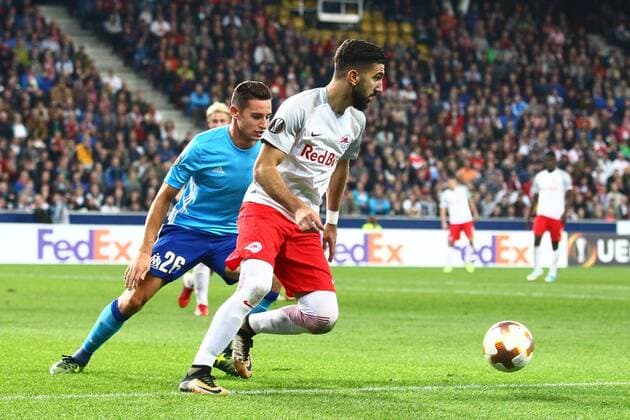 SOCCER - EL, RBS vs Marseille SALZBURG,AUSTRIA,28.SEP.17 - SOCCER - UEFA Europa League, group stage, Red Bull Salzburg vs Olympique Marseille. Image shows Munas Dabbur (RBS) and Florian Thauvin (Marseille). GEPAxpictures xFelixxRoittner