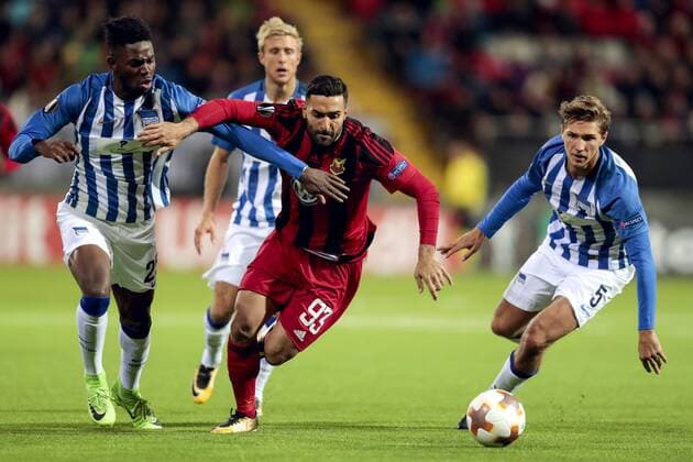 170928 Östersunds Saman Ghoddos och Hertha Berlins Jordan Torunarigha och Niklas Stark under fotbollsmatchen i Europa League mellan Östersund och Hertha Berlin den 28 september 2017 i Östersund.  Copyright: TOBIASxNYKÄNEN BB170928TN017
