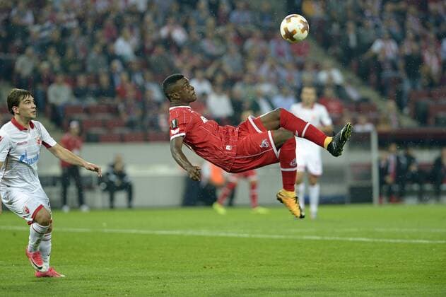Bilder des Tages - SPORT Koeln, Deutschland 28.09.2017, UEFA Europa League - 2017 18 Season, 2nd game day, 1. FC Koeln - Roter Stern Belgrad, Fallrueckzieher von John Cordoba (KOE) ( DeFodi521