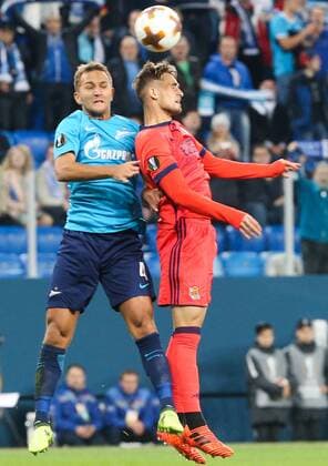 ST PETERSBURG, RUSSIA - SEPTEMBER 28, 2017: Zenit St Petersburg s Domenico Criscito (L) and Real Sociedad s Adnan Januzaj jump to head the ball in their 2017-18 UEFA Europa League Group L Round 2 football match at Saint Petersburg Stadium. Alexander Demianchuk TASS  TS0624F4