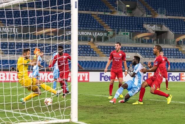 (L-R) goalkeeper Nicola Leali of SV Zulte Waregem, Peter Olayinka of SV Zulte Waregem, Michael Heylen of SV Zulte Waregem, Felipe Caicedo of SS Lazio, Marvin Baudry of SV Zulte Waregem during the UEFA Europa League group K match between Lazio Roma and Zulte Waregem at Stadio Olimpico on September 28, 2017 in Rome, Italy UEFA Europa League 2017 2018 xVIxVIxImagesx xGerritxvanxKeulenxIVx 8879815