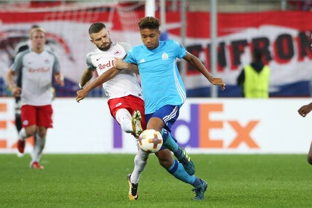SOCCER - EL, RBS vs Marseille SALZBURG,AUSTRIA,28.SEP.17 - SOCCER - UEFA Europa League, group stage, Red Bull Salzburg vs Olympique Marseille. Image shows Valon Berisha (RBS) and Boubacar Kamara (Marseille). GEPAxpictures xMathiasxMandl
