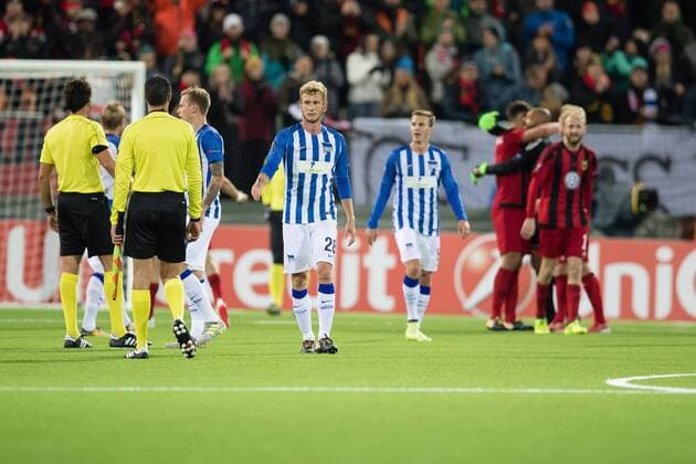 170928 Hertha Berlin?s Ondrej Duda Fabian Lustenberger Niklas Stark deppar efter förlusten under fotbollsmatchen i Europa League mellan Östersund och Hertha Berlin den 28 september 2017 i Östersund.  Copyright: TOBIASxNYKÄNEN BB170928TN021