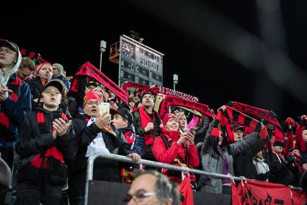 170928 Östersunds publik jublar efter vinsten under fotbollsmatchen i Europa League mellan Östersund och Hertha Berlin den 28 september 2017 i Östersund.  Copyright: TOBIASxNYKÄNEN BB170928TN022