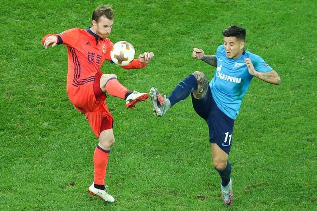 ST PETERSBURG, RUSSIA - SEPTEMBER 28, 2017: FC Real Sociedad s David Zurutuza (L) and Zenit St Petersburg s Sebastian Driussi fight for the ball in their 2017-18 UEFA Europa League Group L Round 2 football match at Saint Petersburg Stadium. FC Zenit St Petersburg won the game 3-1. Peter Kovalev TASS  TS062513