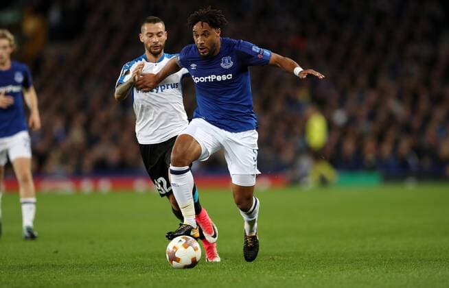 Football - 2017 2018 UEFA Europa League - Group E: Everton vs. Apollon Limassol Ashley Williams of Everton and Antonio Jakolis of Apollon Limassol at Goodison Park. COLORSPORT LYNNE CAMERON 