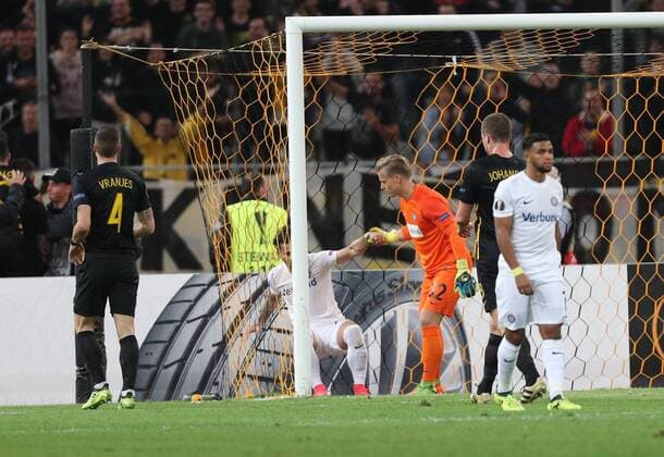 SOCCER - EL, Athens vs A.Wien ATHENS,GREECE,28.SEP.17 - SOCCER - UEFA Europa League, group stage, AEK Athens vs FK Austria Wien. Image shows Ognjen Vranjes (AEK Athen), Christoph Martschinko (A.Wien), Patrick Pentz (A.Wien) and Jakob Johansson (AEK Athen). GEPAxpictures xChristianxOrt