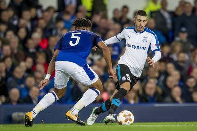 Anton Maglica Apollon Limmasol FC takes on Ashley Williams of Everton during the UEFA Europa League Group Stage match between Everton and Apollen Limassol at Goodison Park, Liverpool, England on 28 September 2017. Copyright: xAlanxHaywardx 16920027