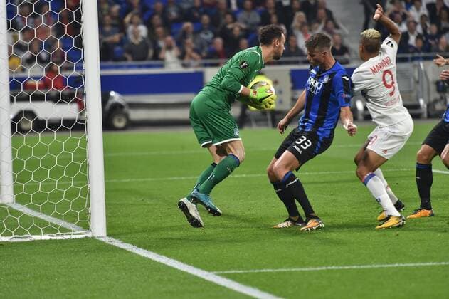 Mariano lyon vs Etrit Berisha et Hans Hateboer atalanta FOOTBALL Lyon vs Atalanta Bergame Ligue Europa Phase de goupe 28 09 2017 FredericChambert Panoramic 