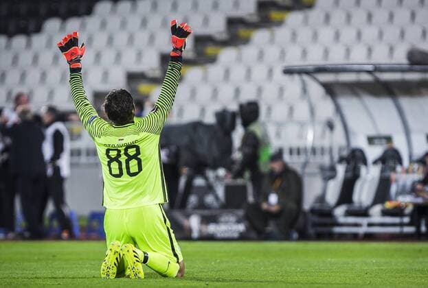 Bilder des Tages - SPORT 28th September 2017, Partizan Stadium, Belgrade, Serbia; UEFA Europa League group stage, Partizan versus Dynamo Kiev; Goalkeeper Vladimir Stojkovic of Partizan celebrates the first goal from his team  ActionPlus11935036