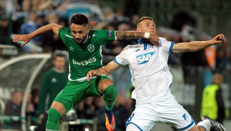 Bilder des Tages - SPORT 28.09.2017 Razgrad(Bulgaria) PFC Ludogorets-TSG 1899 Hoffenheim Europa League men s football Pavel Kaderabek(r) TSG 1899 Hoffenheim stopped from Wanderson(L) PFC Ludogorets : 