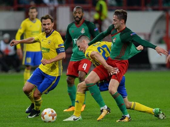 MOSCOW, RUSSIA - SEPTEMBER 28, 2017: FC Fastav Zlin s Petr Jiracek, Ondrej Baco (L-R yellow) and Lokomotiv Moscow s Manuel Fernandes, Anton Miranchuk (L-R green) fight for the ball in their 2017-18 UEFA Europa League Group F Round 2 football match at RZD Arena Stadium. FC Lokomotiv Moscow won the game 3-0. Ivan Vodopyanov TASS  TS06255D