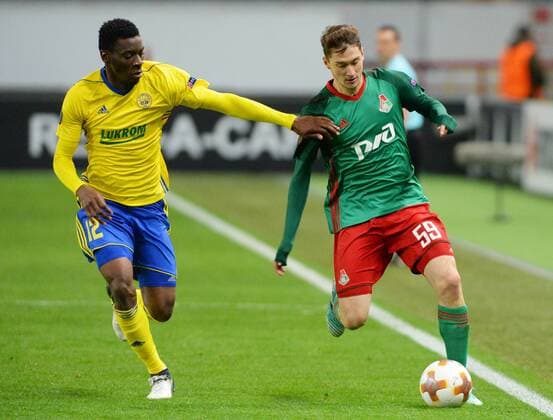 MOSCOW, RUSSIA - SEPTEMBER 28, 2017: FC Fastav Zlin s Ibrahim Traore (L) and Lokomotiv Moscow s Alexei Miranchuk fight for the ball in their 2017-18 UEFA Europa League Group F Round 2 football match at RZD Arena Stadium. FC Lokomotiv Moscow won the game 3-0. Ivan Vodopyanov TASS  TS062562
