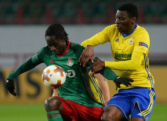 MOSCOW, RUSSIA - SEPTEMBER 28, 2017: Lokomotiv Moscow s Eder (L) and FC Fastav Zlin s Ibrahim Traore fight for the ball in their 2017-18 UEFA Europa League Group F Round 2 football match at RZD Arena Stadium. FC Lokomotiv Moscow won the game 3-0. Ivan Vodopyanov TASS  TS06256C