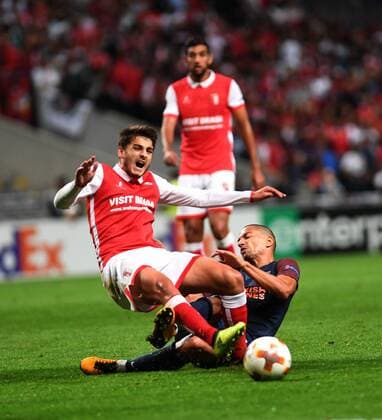 (170929) -- BRAGA, Sept. 29, 2017 -- Braga s Bruno Xadas (L) vies with Istabul s Mossoro during the UEFA Europa League soccer match between SC Braga and Istanbul Basaksehir in Braga, Portugal, on Sept. 28, 2017. Braga won 2-1. ) (SP)PORTUGAL-BRAGA-UEFA-EUROPA LEAGUE ZhangxLiyun 