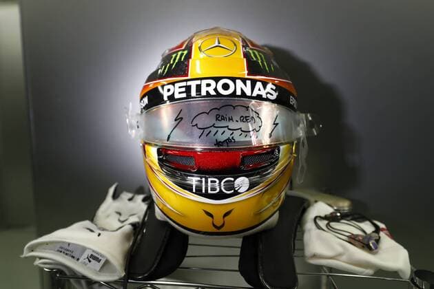 Motorsports: FIA Formula One World Championship WM Weltmeisterschaft 2017, Grand Prix of Malaysia, helmet of 44 Lewis Hamilton (GBR, Mercedes AMG Petronas F1 Team), Sepang Malaysia