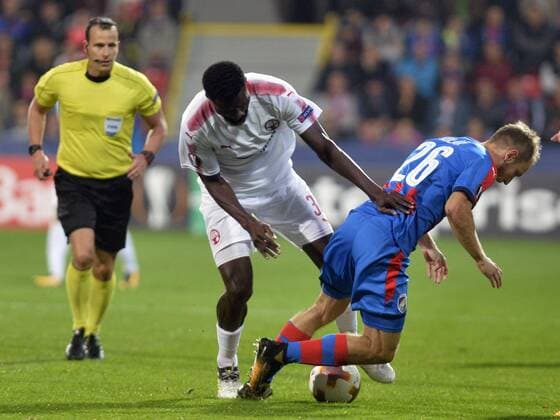 R-L DANIEL KOLAR (Plzen) and JOHN OGU (Beer Sheva) in action during the 2nd round group G European League soccer match Viktoria Plzen vs Hapoel Beer Sheva in Pilsen, Czech Republic, on September 28, 2017. (CTKxPhoto MiroslavxChaloupka) CTKPhotoP201709280817201  _CHA3406