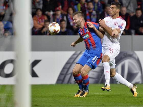 R-L HATEM ELHAMED (Beer Sheva) and RADIM REZNIK (Plzen) in action during the 2nd round group G European League soccer match Viktoria Plzen vs Hapoel Beer Sheva in Pilsen, Czech Republic, on September 28, 2017. (CTKxPhoto MiroslavxChaloupka) CTKPhotoP201709280849301  _CHA3785