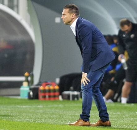 Head Coach of Beer Sheva BARAK BAKHAR watches the 2nd round group G European League soccer match Viktoria Plzen vs Hapoel Beer Sheva in Pilsen, Czech Republic, on September 28, 2017. (CTKxPhoto MiroslavxChaloupka) CTKPhotoP201709280884101  cha01