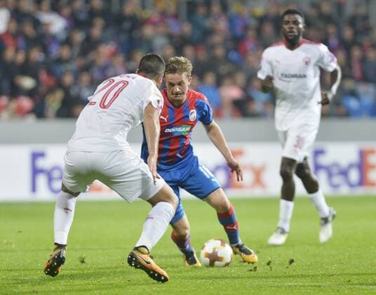 L-R LOAI TAHA (Beer Sheva) and JAN KOPIC (Plzen) in action during the 2nd round group G European League soccer match Viktoria Plzen vs Hapoel Beer Sheva in Pilsen, Czech Republic, on September 28, 2017. (CTKxPhoto MiroslavxChaloupka) CTKPhotoP201709280898701  cha02
