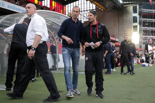 Jeff Strasser (Trainer Kaiserslautern) im Gespraech mit Alexander Bugera (Co-Trainer) Fussball, 2. Bundesliga, Deutschland, 9. Spieltag, Saison 2017-2018 29.09.2017 GER, 2.FBL, 1. FC Kaiserslautern - SpVgg Greuther Fürth (Fuerth) Fritz-Walter-Stadion, Kaiserslautern 