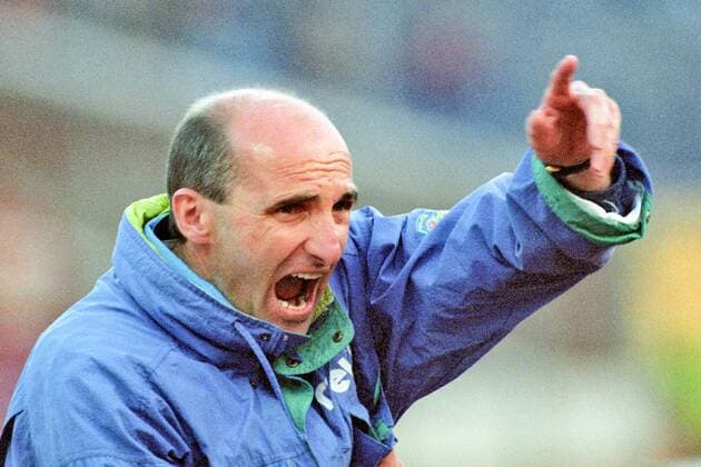Aus 2. BL Saison 1995 1996 Hannover 96 (Rot) gegen den SV Meppen 1:0 am 16.04.1996 im Niedersachsenstadion. Im Foto: SV Meppen Trainer Horst Ehrmanntraut
