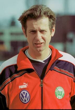 VfL Wolfsburg. Uwe Erkenbrecher - neuer Trainer 1998 am 17.08.1998.