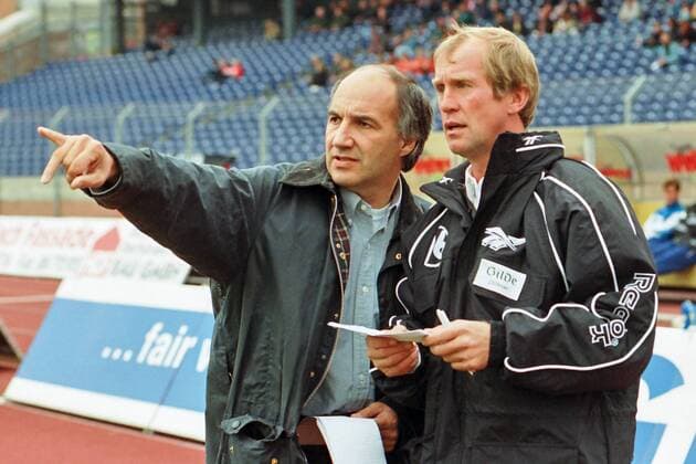 Trainer Reinhold Fanz re. mit Manager Franz Gerber von Hannover 96. Aus Reg.-Liga Nord 1997 1998 Hannover 96 (Rot) gegen den VfB Lübeck 5:1 am 04.10.1997