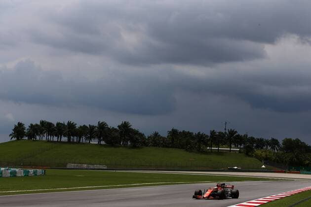 30.09.2017 - Free Practice 3, Stoffel Vandoorne (BEL) McLaren MCL32 Malaysian Grand Prix, Sepang 28 September - 1 October 2017 30.09.2017 - Free Practice 3, Stoffel Vandoorne (BEL) McLaren MCL32 