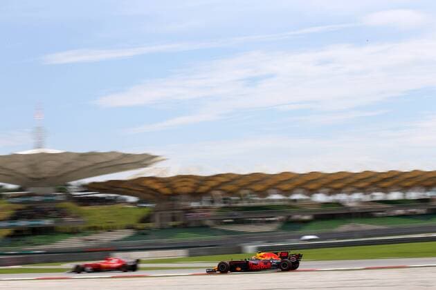 30.09.2017 - Free Practice 3, Kimi Raikkonen (FIN) Scuderia Ferrari SF70H and Max Verstappen (NED) Red Bull Racing RB13 Malaysian Grand Prix, Sepang 28 September - 1 October 2017 30.09.2017 - Free Practice 3, Kimi Raikkonen (FIN) Scuderia Ferrari SF70H and Max Verstappen (NED) Red Bull Racing RB13 