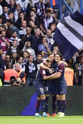 Bilder des Tages - SPORT Fußball, Paris St. Germain - Girondins Bordeaux Fußball, Paris St. Germain - Girondins Bordeaux joie des joueurs du PSG apres le but de DRAXLER Julian PSG Neymar Jr PSG CAVANI Edinson PSG FOOTBALL PSG vs Bordeaux Conforama Ligue1 30 09 2017 JBAutissier Panoramic 