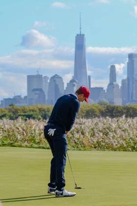 Saturday September 30, 2017: Jordan Spieth of the United States hits a putt on the 10th hole during the third round of the Presidents Cup at Liberty National Golf Course in Jersey City, New Jersey. CSM PGA Golf Herren 2017: Presidents Cup SEPT 30 - ZUMAc04_ 20170930_zaf_c04_033 Copyright: xGregoryxVasilx