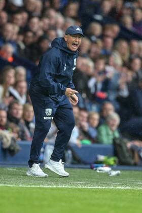 30th September 2017, The Hawthorns, West Bromwich, England; EPL Premier League football, West Bromwich Albion versus Watford; Tony Pulis Manager of West Bromwich Albion shouts instructions to his players  ActionPlus11935924
