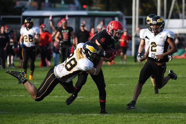American Football, Herren, Saison 2017, GFL 2, Relegationsrückspiel zum Aufstieg in die GFL , Potsdam Royals - Berlin Adler, DB Mark Flügel (Nr. 28, Berlin Adler), WR Fredrik Nyrup Nielsen (Nr. 10, Potsdam Royals), DB Najim Hennig (Nr. 2, Berlin Adler), 30.09.17, Copyright: xMichaelxHundtx xMatthiasxKochx