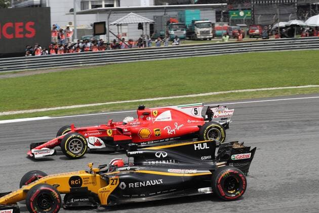01.10.2017 - Race, Nico Hulkenberg (GER) Renault F1 Team RS17 and Sebastian Vettel (GER) Scuderia Ferrari SF70H Malaysian Grand Prix, Sepang 28 September - 1 October 2017 01.10.2017 - Race, Nico Hulkenberg (GER) Renault Sport F1 Team RS17 and Sebastian Vettel (GER) Scuderia Ferrari SF70H 
