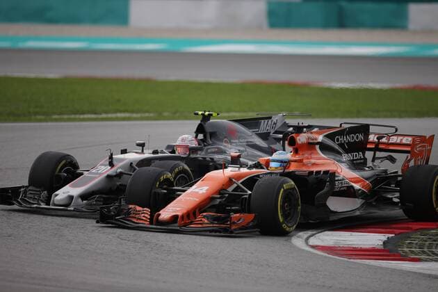 01.10.2017 - Race, Kevin Magnussen (DEN) Haas F1 Team VF-17 and Fernando Alonso (ESP) McLaren MCL32 Malaysian Grand Prix, Sepang 28 September - 1 October 2017 01.10.2017 - Race, Kevin Magnussen (DEN) Haas F1 Team VF-17 and Fernando Alonso (ESP) McLaren MCL32 