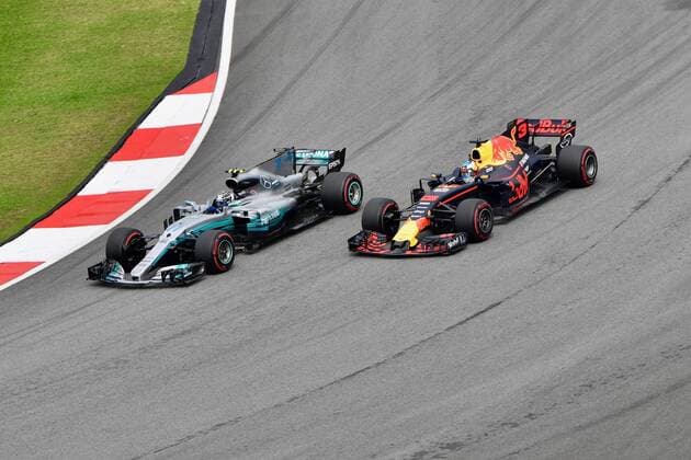 Daniel Ricciardo (AUS 3), Red Bull Racing, Valtteri Bottas (FIN 77), Mercedes AMG Petronas Motorsport, Grosser Preis von Malaysia 2017, Rennen, Motorsport, Formel 1, 01.10.2017, Kuala Lumpur Copyright: xAndre Eibner-Pressefotox EP_JAE