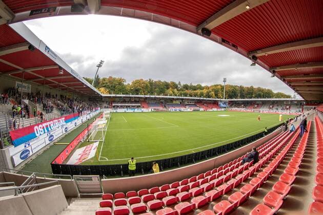 Fisheye, Weitwinkel-Motiv der Voith-Arena rund eine Stunde vor Anpfiff. 1. FC Heidenheim vs. SG Dynamo Dresden, 9. Spieltag, 2. Bundesli