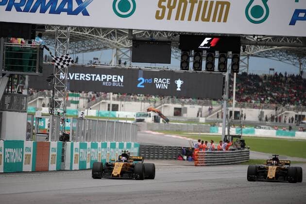01.10.2017 - Race, Jolyon Palmer (GBR) Renault F1 Team RS17 and Nico Hulkenberg (GER) Renault Sport F1 Team RS17 Malaysian Grand Prix, Sepang 28 September - 1 October 2017 01.10.2017 - Race, Jolyon Palmer (GBR) Renault Sport F1 Team RS17 and Nico Hulkenberg (GER) Renault Sport F1 Team RS17 
