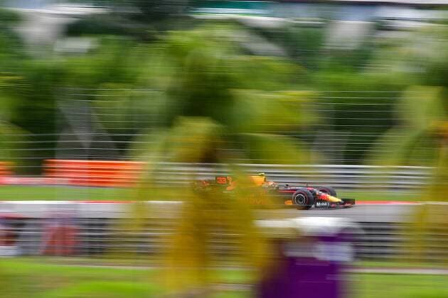 (171001) -- SEPANG, Oct. 1, 2017 -- Red Bull driver Max Verstappen of the Netherlands drives at the Formula One Malaysia Grand Prix at the Sepang Circuit in Malaysia, on Oct. 1, 2017. Max Verstappen claimed the title of the event. ) (SP)MALAYSIA-SEPANG-F1 ChongxVoonxChung 