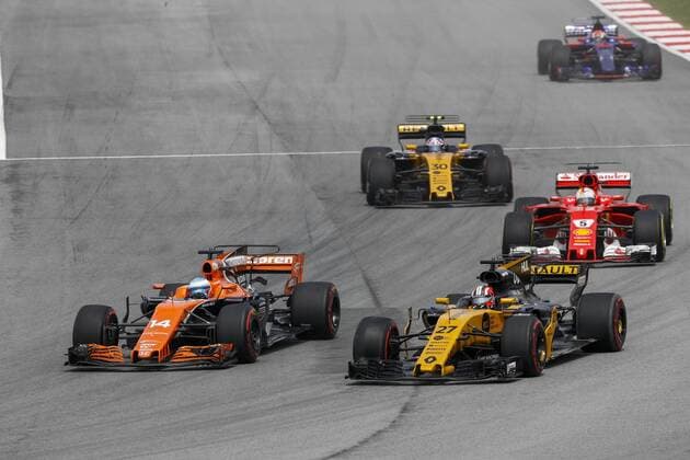 Motorsports: FIA Formula One World Championship WM Weltmeisterschaft 2017, Grand Prix of Malaysia, 14 Fernando Alonso (ESP, McLaren Honda), 27 Nico Hulkenberg (GER, Renault F1 Team), Sepang Malaysia