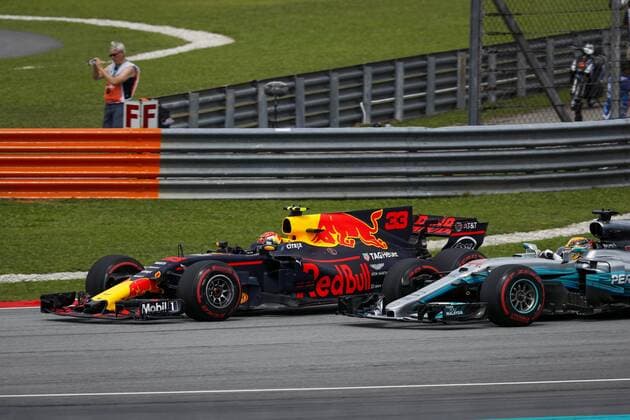 Motorsports: FIA Formula One World Championship WM Weltmeisterschaft 2017, Grand Prix of Malaysia, 33 Max Verstappen (NLD, Red Bull Racing), 44 Lewis Hamilton (GBR, Mercedes AMG Petronas F1 Team), Sepang Malaysia