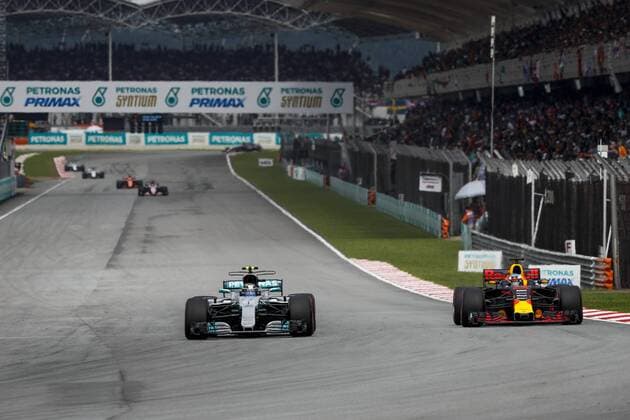 Motorsports: FIA Formula One World Championship WM Weltmeisterschaft 2017, Grand Prix of Malaysia, 77 Valtteri Bottas (FIN, Mercedes AMG Petronas F1 Team), 3 Daniel Ricciardo (AUS, Red Bull Racing), Sepang Malaysia