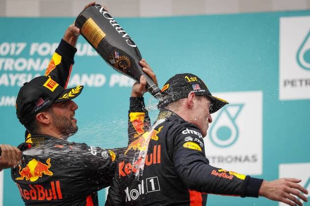 Motorsports: FIA Formula One World Championship WM Weltmeisterschaft 2017, Grand Prix of Malaysia, 3 Daniel Ricciardo (AUS, Red Bull Racing), 33 Max Verstappen (NLD, Red Bull Racing), Sepang Malaysia