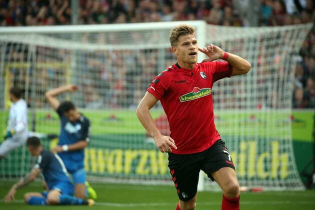 SC Freiburg - TSG 1899 Hoffenheim Deutschland, Freiburg, 01.10.2017, Fussball, Bundesliga, Saison 2017 2018, 7. Spieltag, SC Freiburg - TSG 1899 Hoffenheim: Florian Niederlechner (SC Freiburg); Jubel Tor 1:1 Niederlechner.