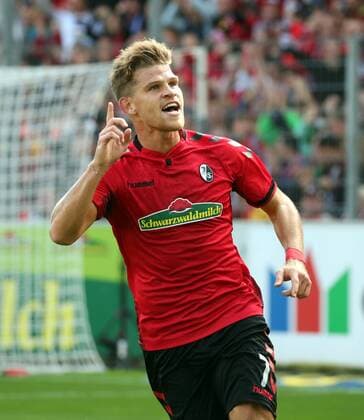 SC Freiburg - TSG 1899 Hoffenheim Deutschland, Freiburg, 01.10.2017, Fussball, Bundesliga, Saison 2017 2018, 7. Spieltag, SC Freiburg - TSG 1899 Hoffenheim: Florian Niederlechner (SC Freiburg); Jubel Tor 1:1 Niederlechner.