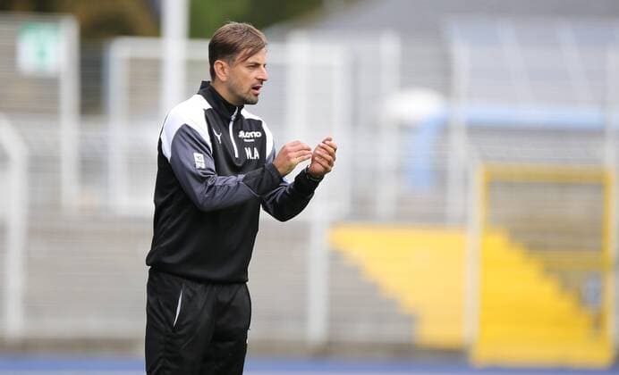 01.10.2017 xcex Deutschland, Jena, Fussball, Frauenfussball Allianz Frauen-Bundesliga Saison 2017 2018 FF USV Jena gegen 1. FFC Frankfurt neuer Cheftrainer beim FFC Frankfurt: Niko Arnautis
