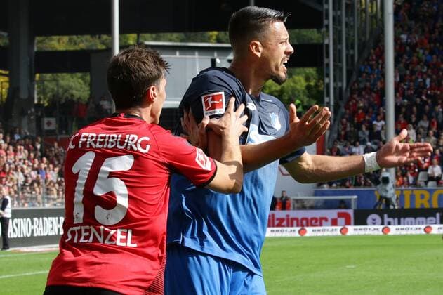 Freiburg m Fußball Bundesliga SC Freiburg vs. TSG 1899 Hoffenheim , Rangelei , von links: Pascal Stenzel ( Frei ) Sandro Wagner )