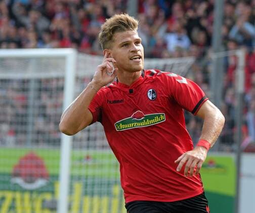 SC Freiburg vs TSG 1899 Hoffenheim Freiburg, Schwarzwald Stadion, 1.10.2017 13:30 Uhr; Fu?ball 1. Bl Saison 2017-2018 7. Spieltag Ausgleich Jubel zum 1: 1 durch Florian NIEDERLECHNER, SC Freiburg. Hinten Lukas Rupp, Hoffenheim Foto- und alle